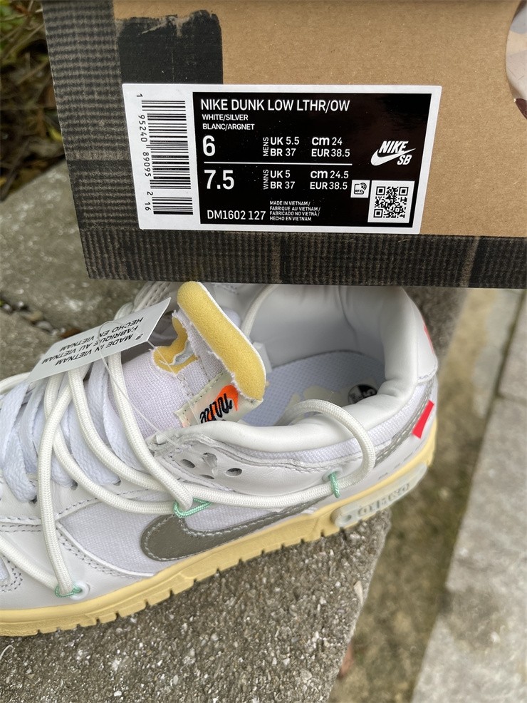 OFF-WHITE x Futura x Nike Dunk Low DM1602-127