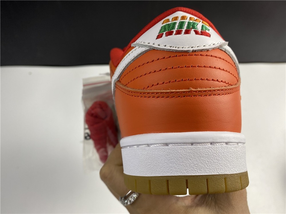NIKE SB DUNK LOW 7-ELEVEN x CZ5130-600