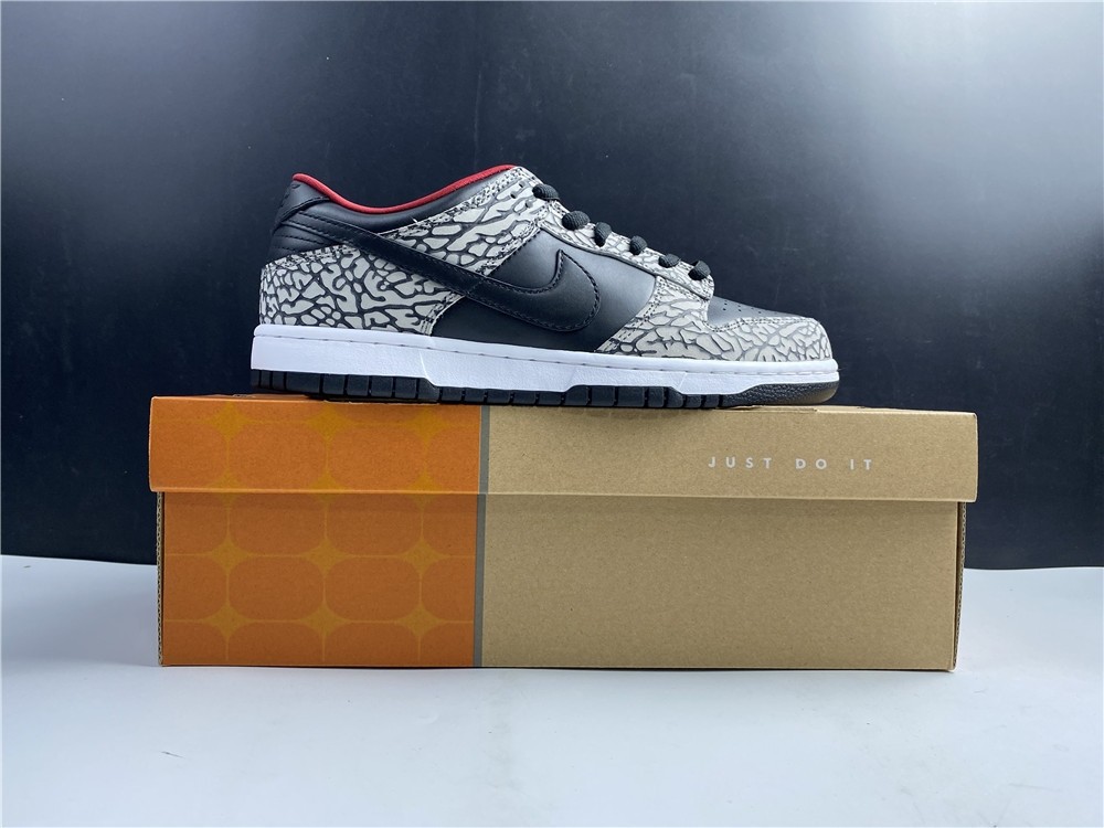 S*p*e × Nike SB Dunk Low “Black Cement" 304292-131