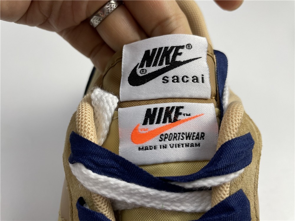 sacai x Nike VaporWaffle 3.0 Z DD1875-200