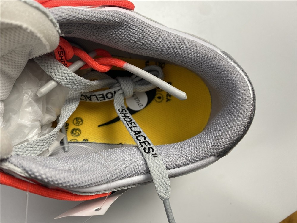 Off-White x Nike Dunk Low CT0856-800