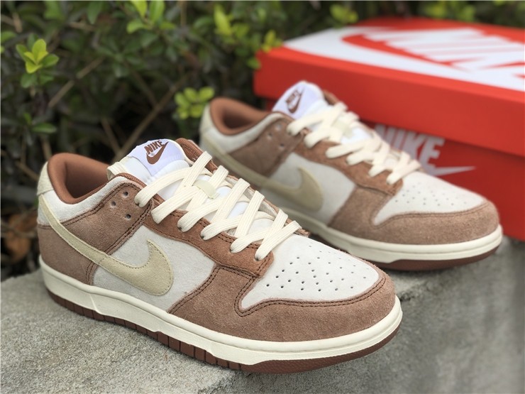 Nike Dunk Low PRM "Medium Curry" DD1390-100