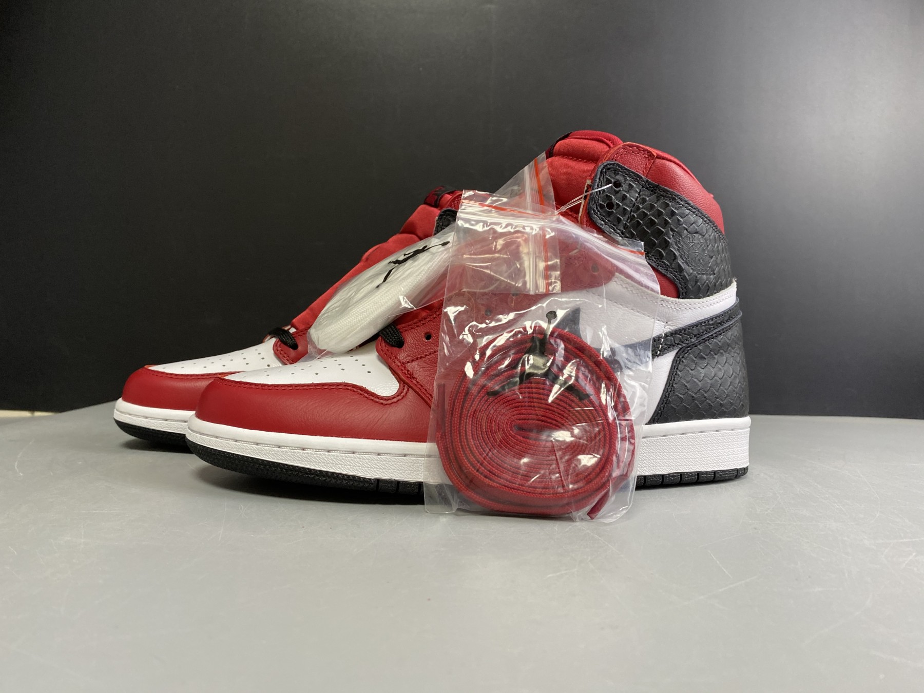 AIR JORDAN 1 HIGH OG “SATIN SNAKE” CD0461-601