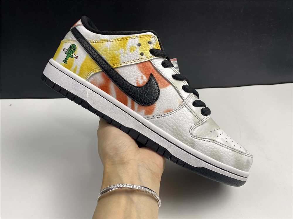 Nike SB Dunk Low“Raygun” BQ6832-101