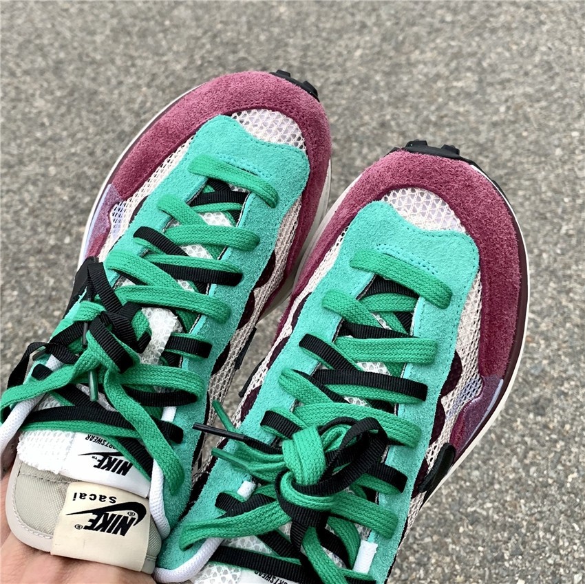 Nike Vaporwaffle sacai Villain Red Neptune Green DD3035-200