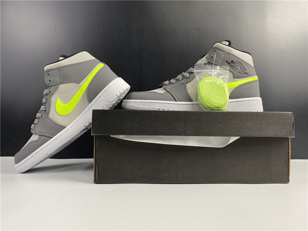Air Jordan 1 mid AJ1 554724-072