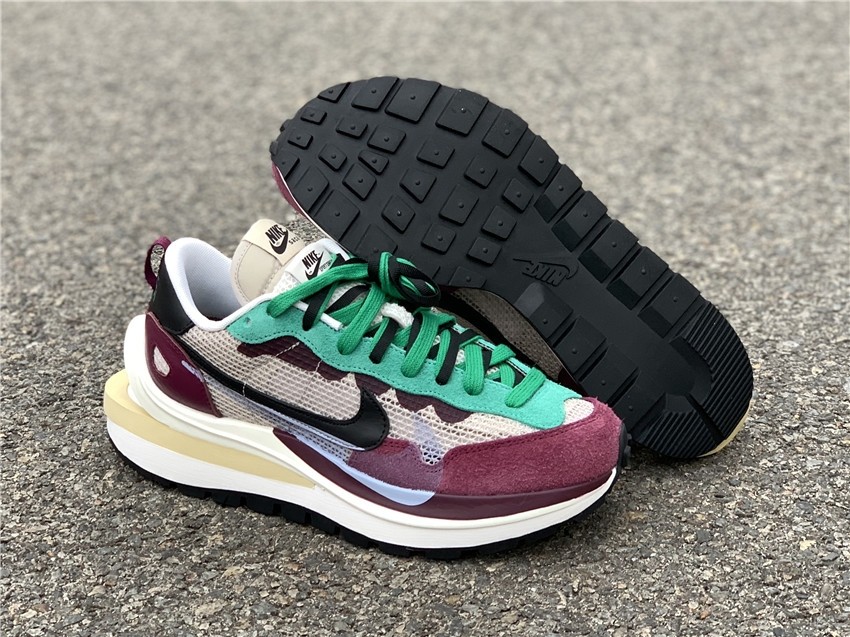 Nike Vaporwaffle sacai Villain Red Neptune Green DD3035-200