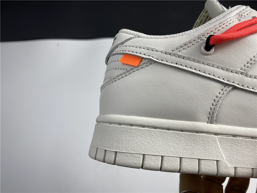 Off-White x Nike Dunk Low CT0856-900