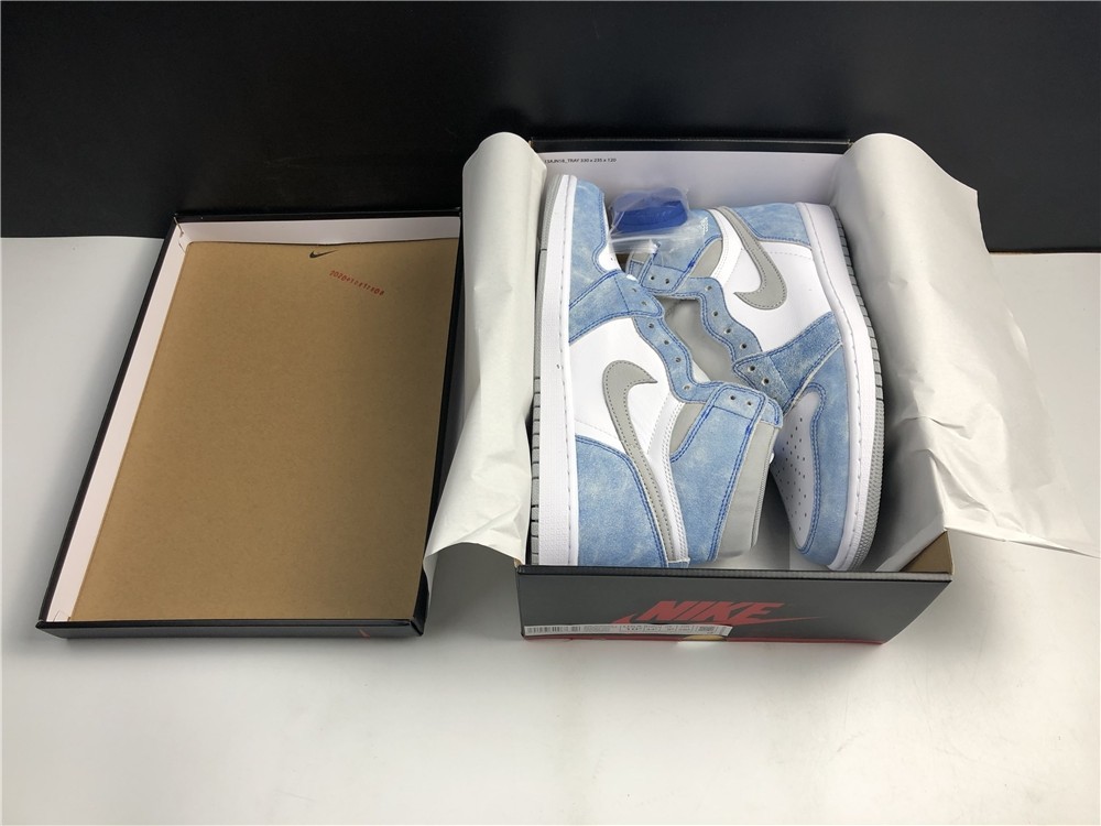 Air Jordan 1 ”Hype Royal“ 555088-402