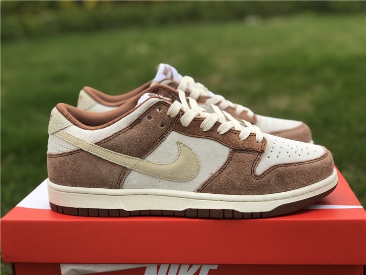 Nike Dunk Low PRM "Medium Curry" DD1390-100