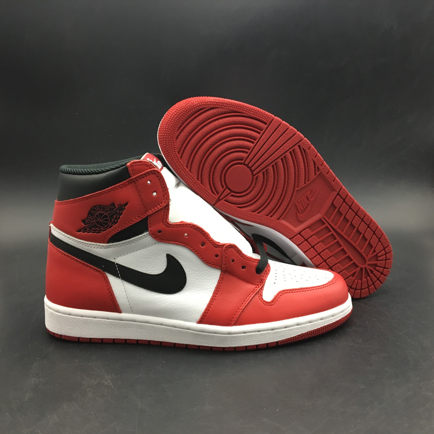 Air Jordan 1 Retro High OG Chicago Red 555088-101