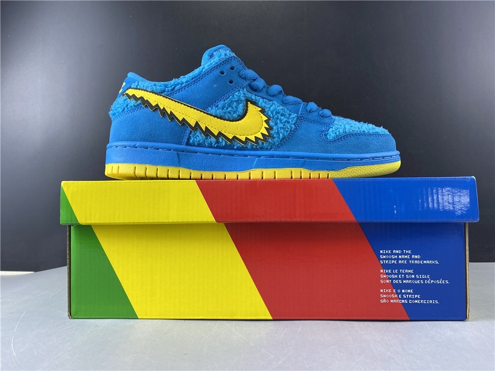 Grateful Dead x Nike SB Dunk Low CJ5378-400