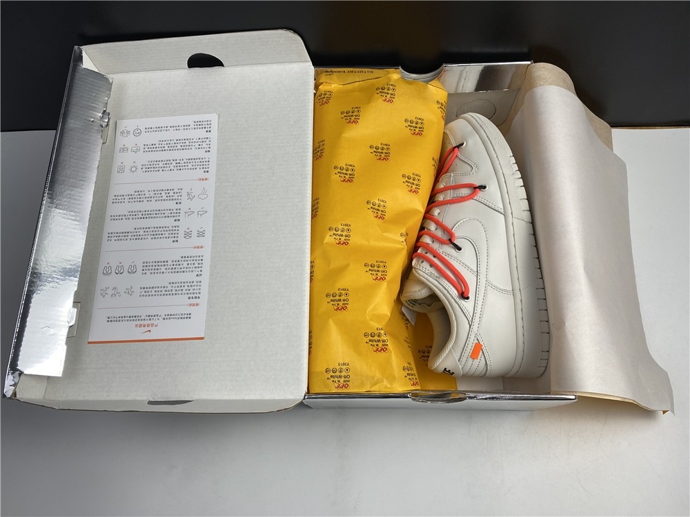 Off-White x Nike Dunk Low CT0856-900