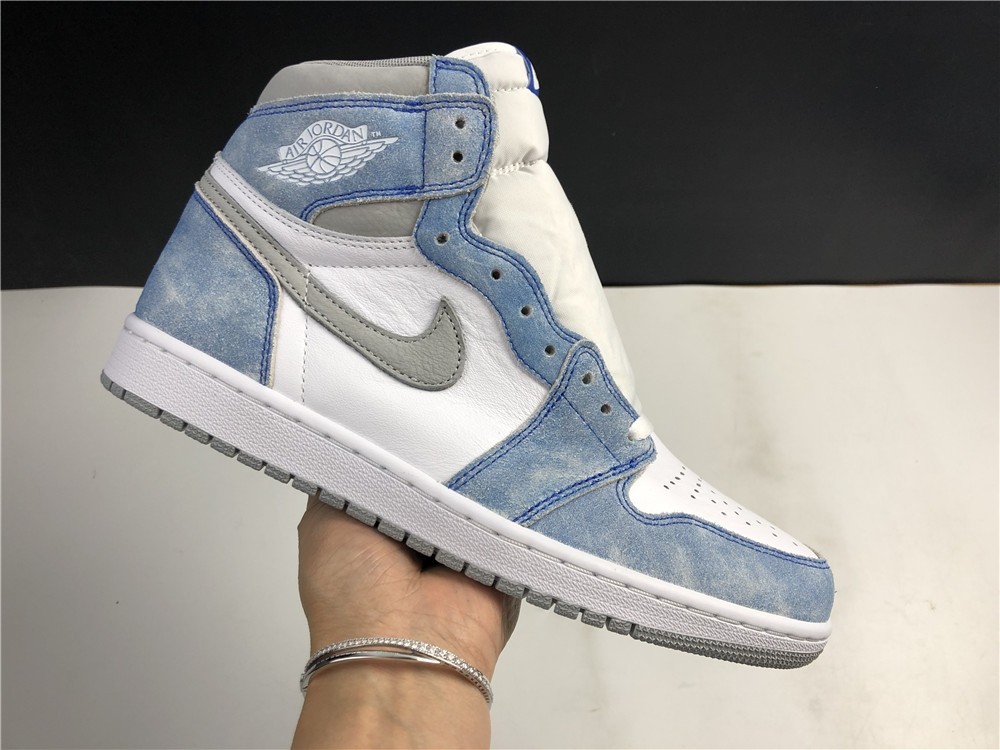 Air Jordan 1 ”Hype Royal“ 555088-402