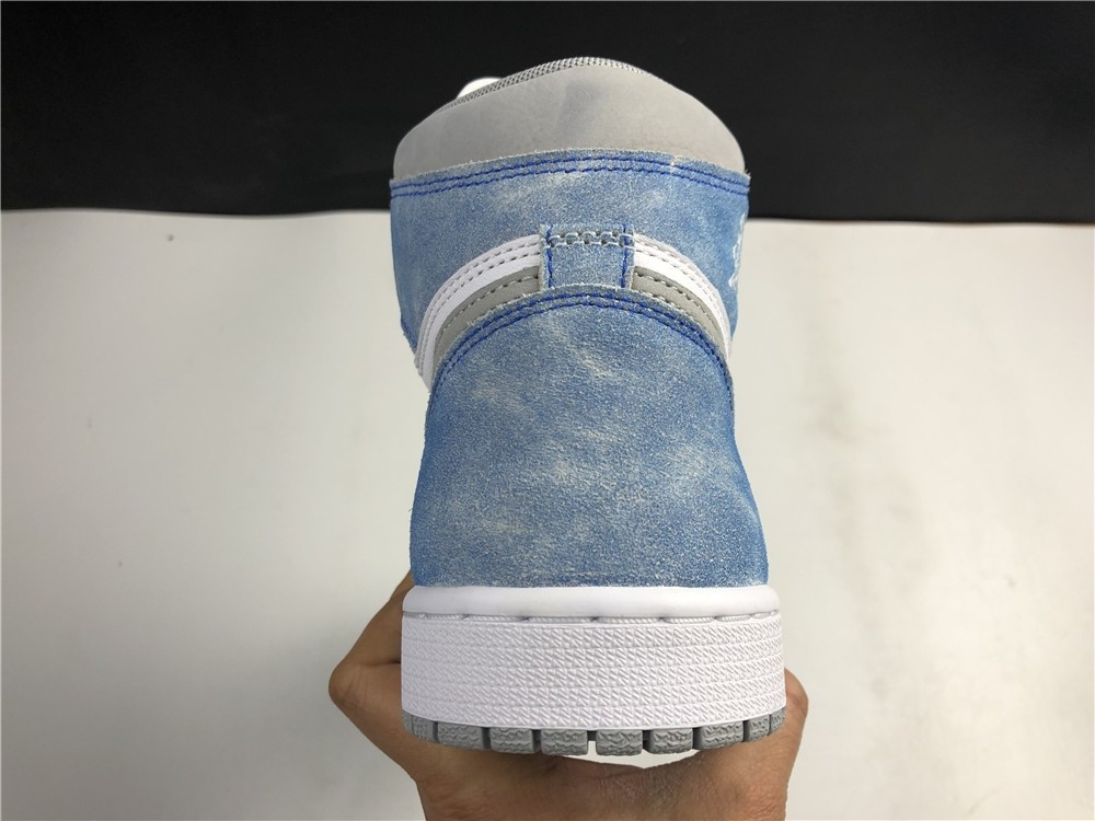 Air Jordan 1 ”Hype Royal“ 555088-402