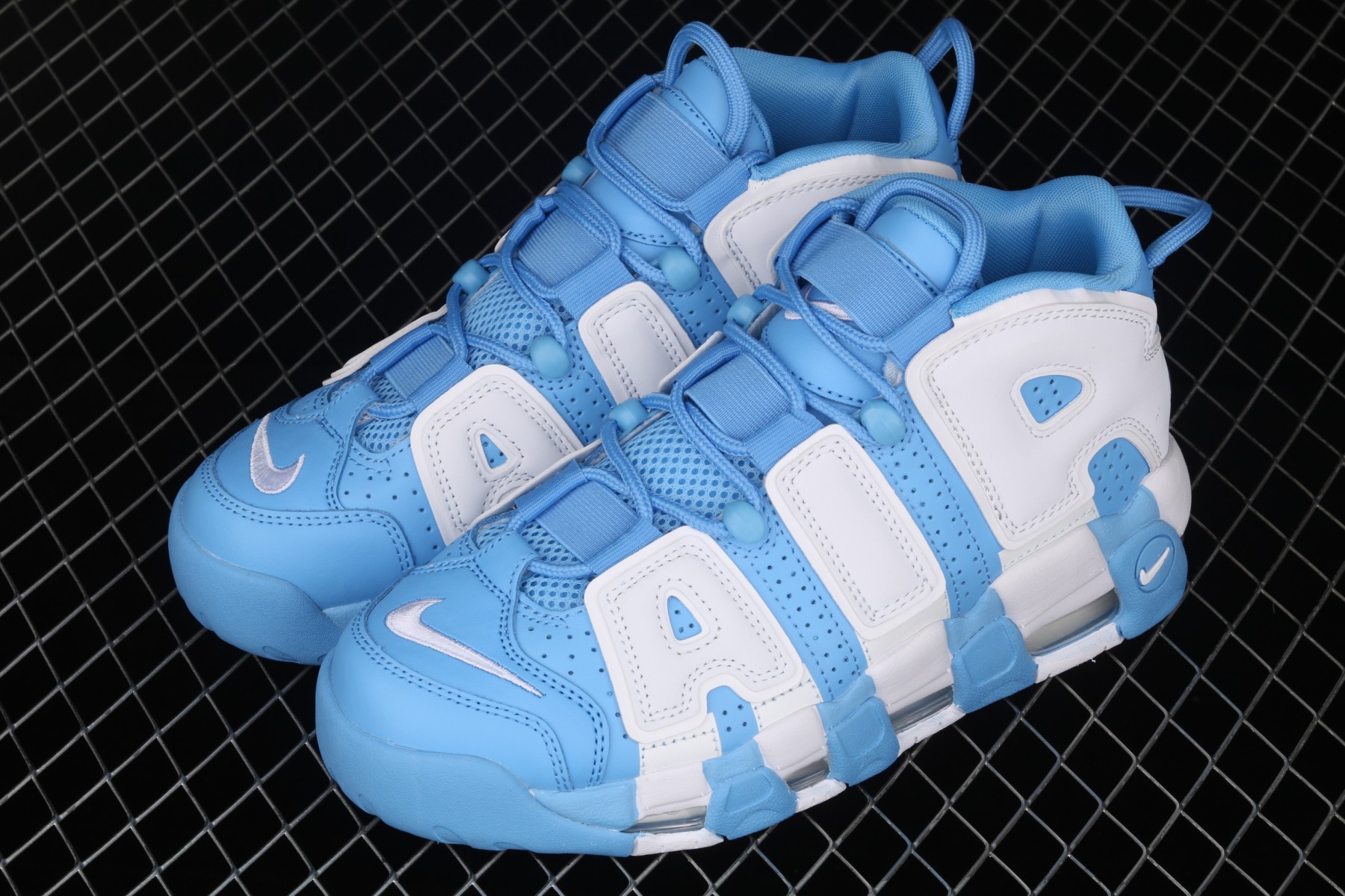 Nike Air More Uptempo “University Blue”  921948-401