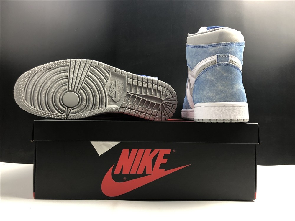 Air Jordan 1 ”Hype Royal“ 555088-402