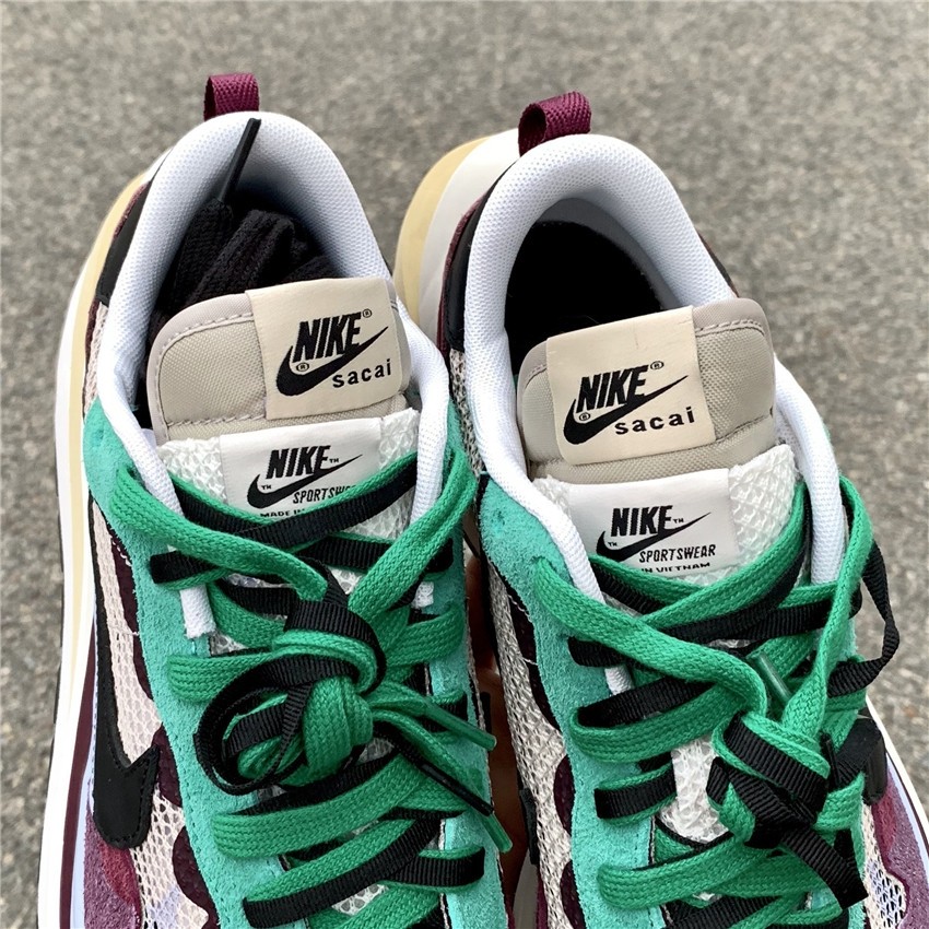 Nike Vaporwaffle sacai Villain Red Neptune Green DD3035-200