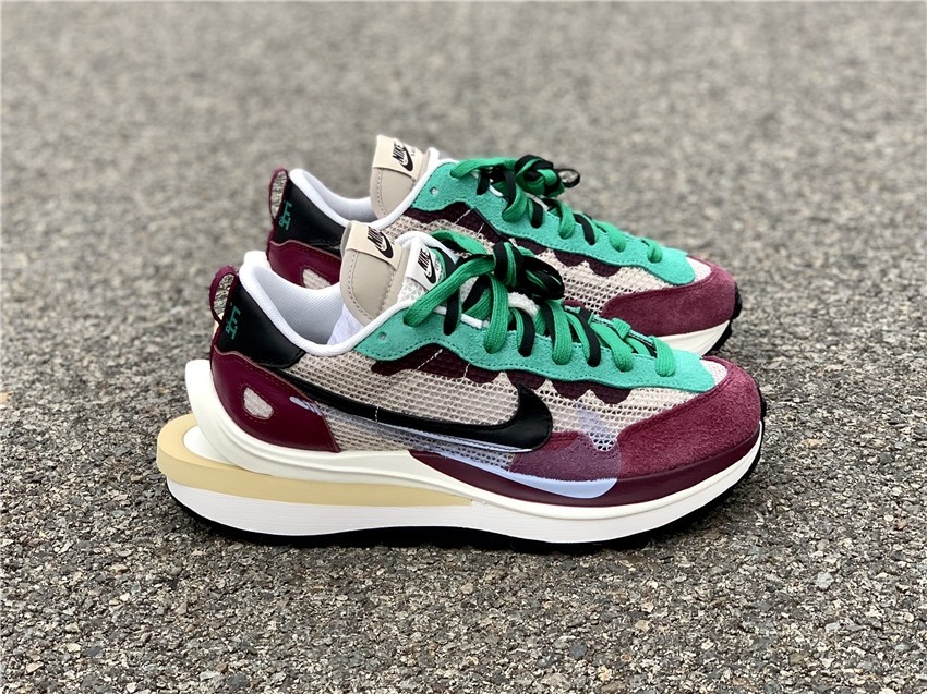 Nike Vaporwaffle sacai Villain Red Neptune Green DD3035-200