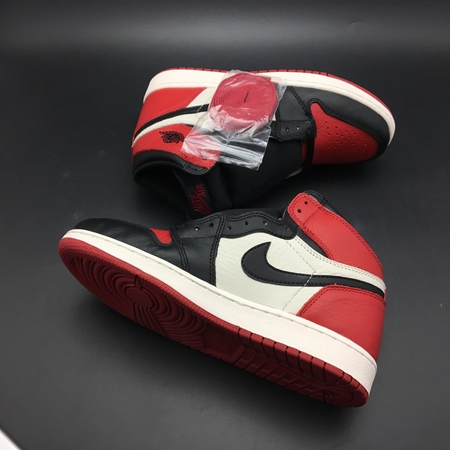 Air Jordan 1 Retro High OG Bred Toe 555088-610
