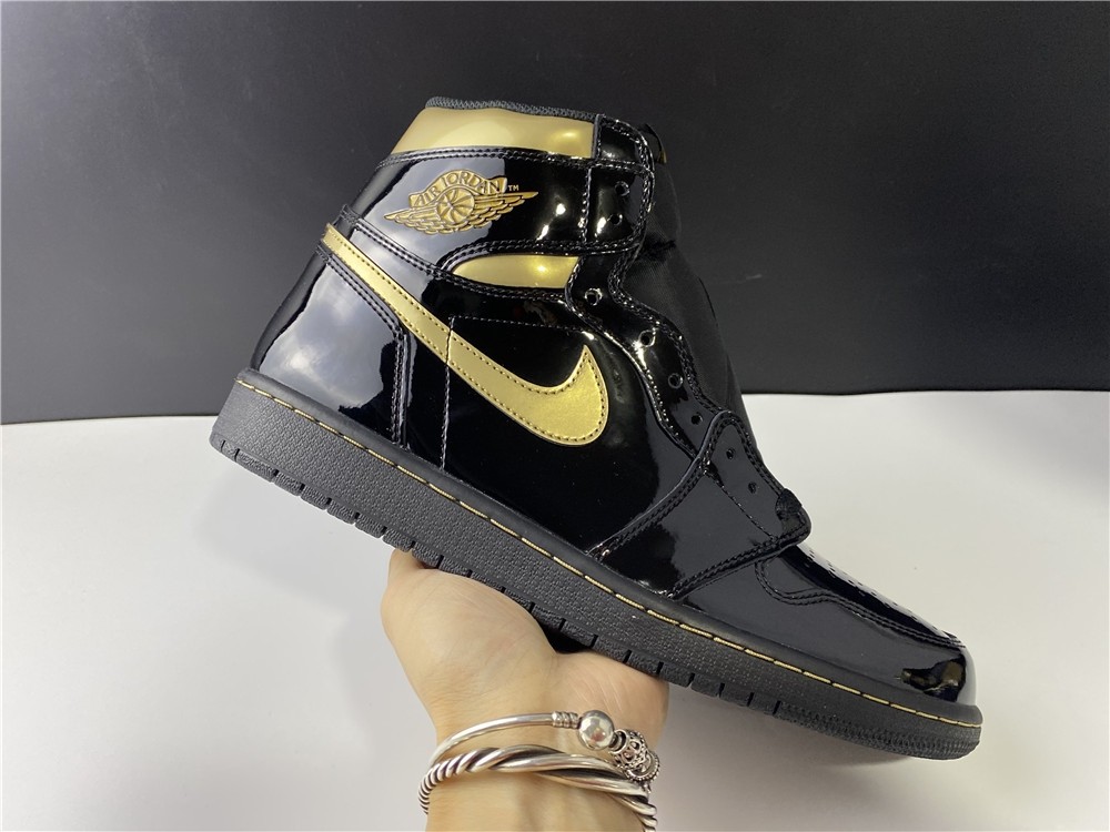 AIR JORDAN 1 RETRO HIGH BLACK METALLIC GOLD (2020) 555088-032