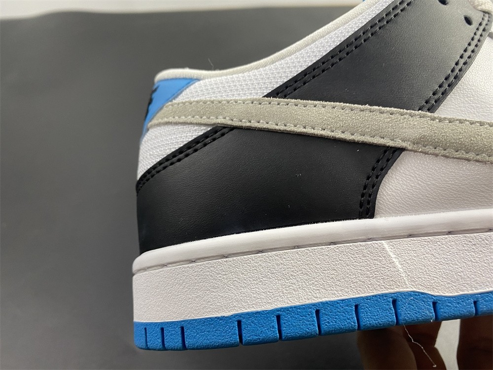 Nike SB Dunk Low Laser Blue BQ6817-101