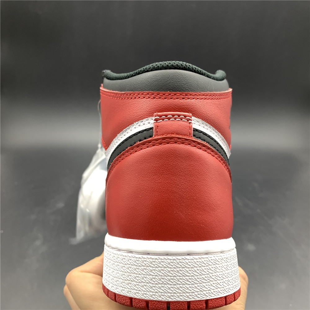 AIR JORDAN 1 High OG “Black Toe” white/ black-varsity red  555088-125