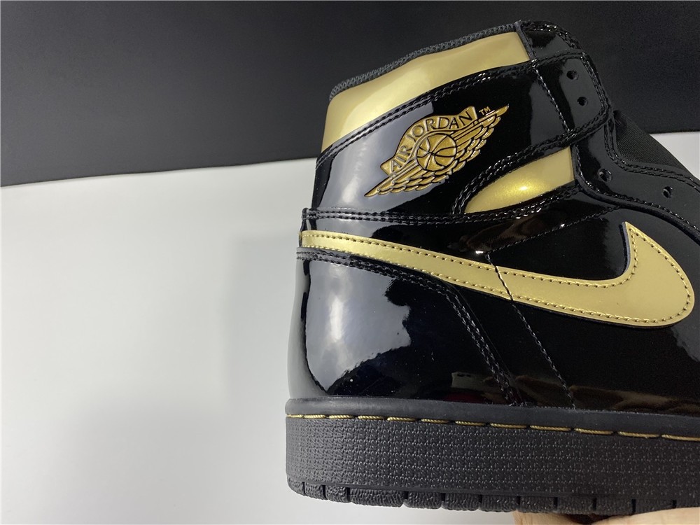 AIR JORDAN 1 RETRO HIGH BLACK METALLIC GOLD (2020) 555088-032