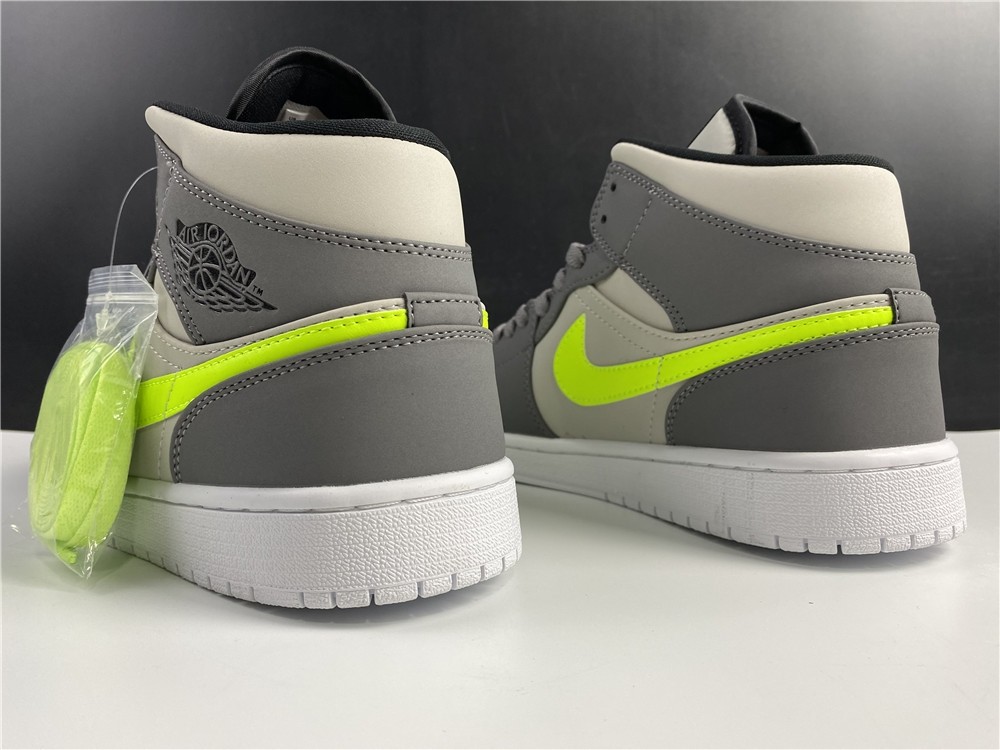 Air Jordan 1 mid AJ1 554724-072