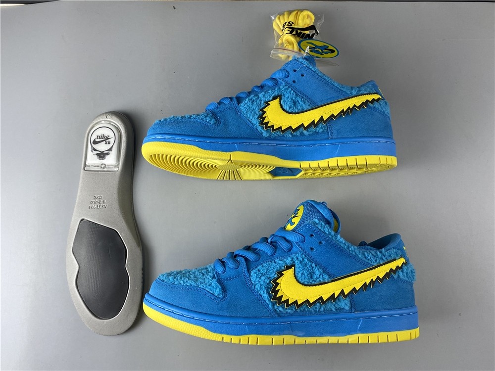 Grateful Dead x Nike SB Dunk Low CJ5378-400
