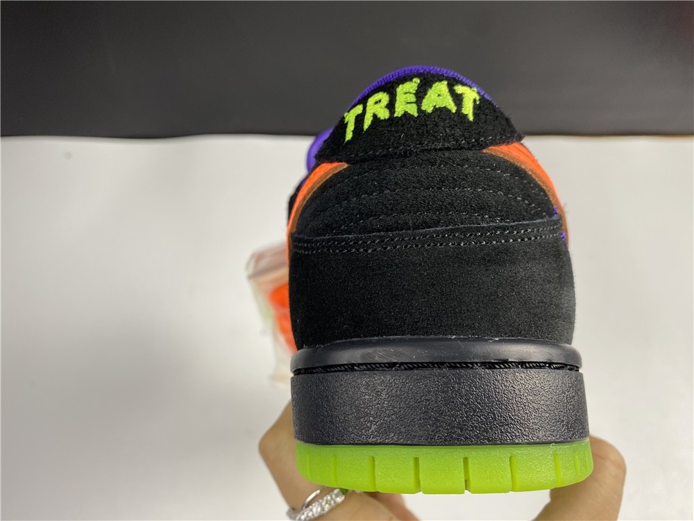 Nike SB Dunk Low “Night of Mischief” BQ6817-006