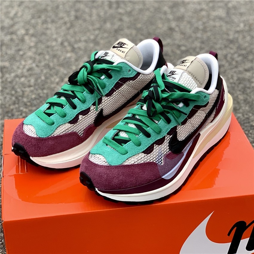 Nike Vaporwaffle sacai Villain Red Neptune Green DD3035-200