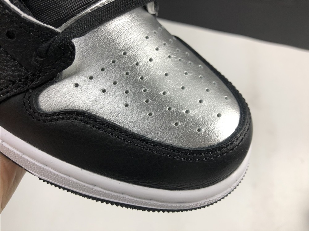 Air Jordan 1 High OG WMNS “Silver Toe” CD0461-001
