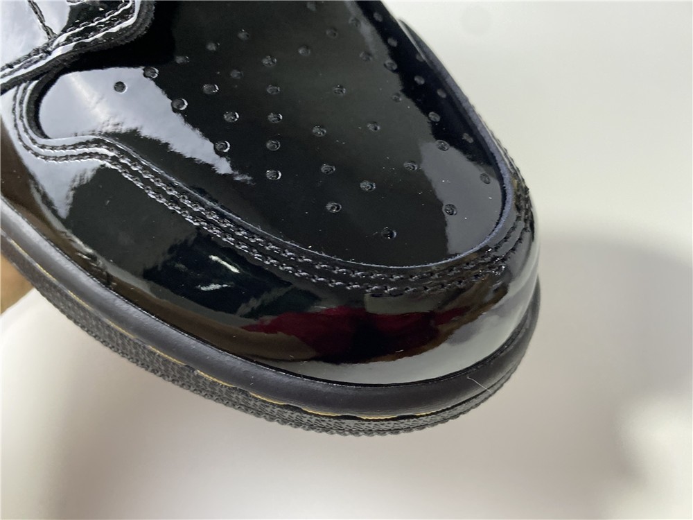 AIR JORDAN 1 RETRO HIGH BLACK METALLIC GOLD (2020) 555088-032