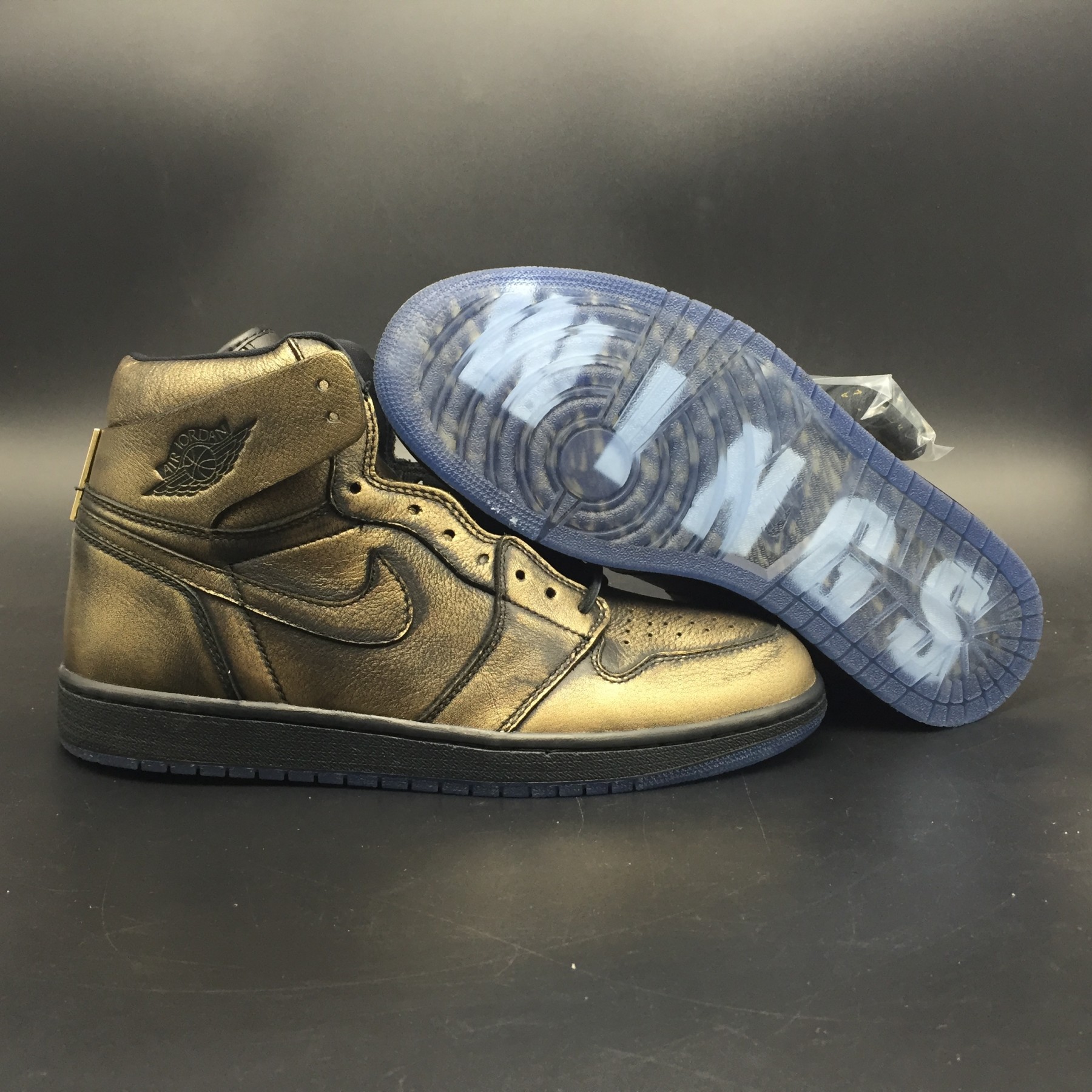 Air Jordan 1 Ret High OG Wings AA2887-035