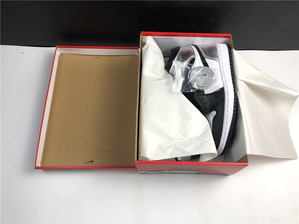Air Jordan 1 High OG WMNS “Silver Toe” CD0461-001