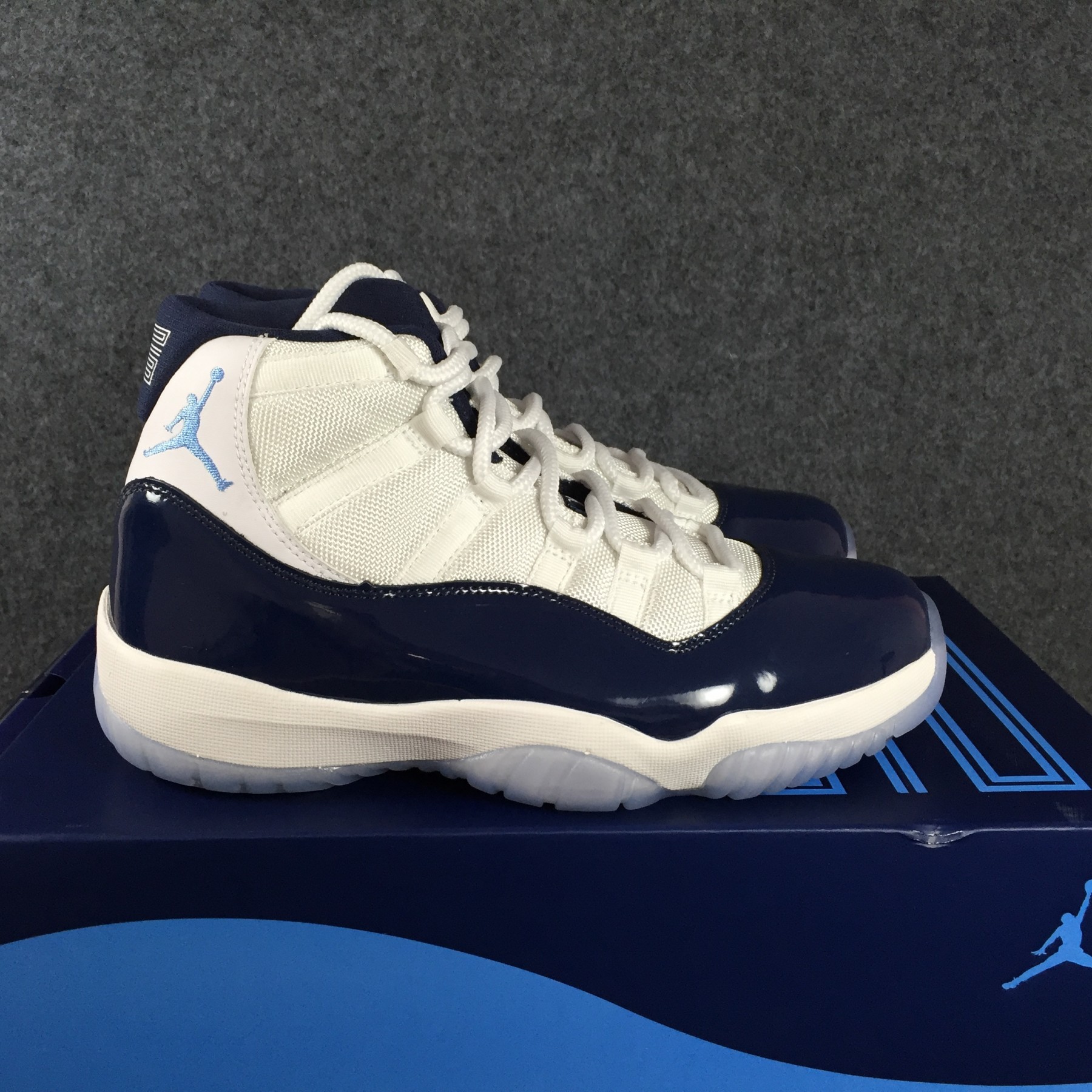 AIR JORDAN 11 RETRO "WIN LIKE