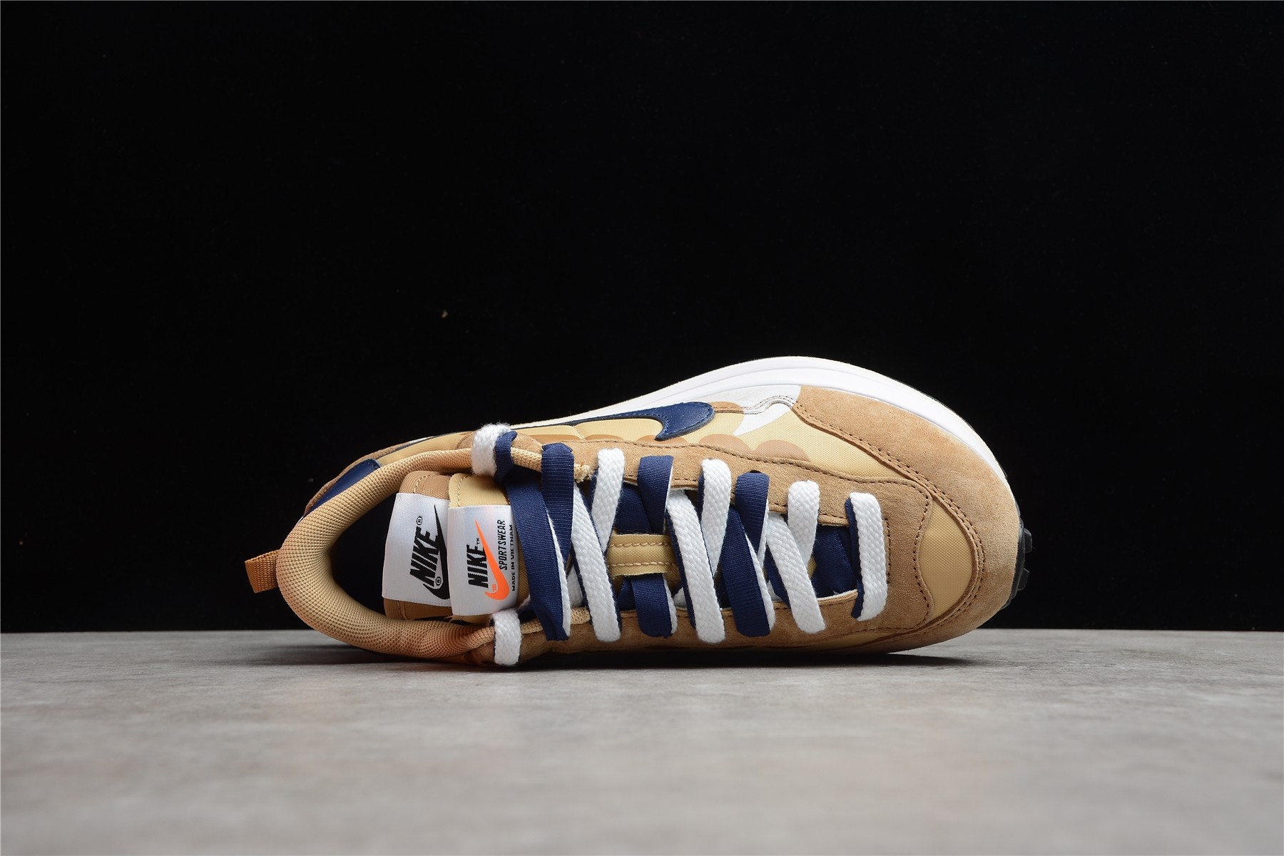 Sacai x VaporWaffle “Tour Yellow ” DD1875-200
