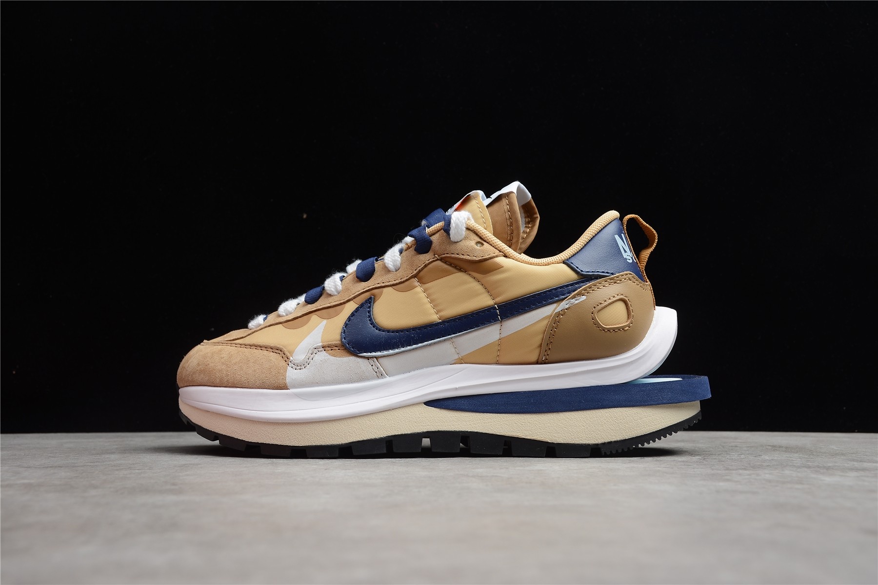 Sacai x VaporWaffle “Tour Yellow ” DD1875-200