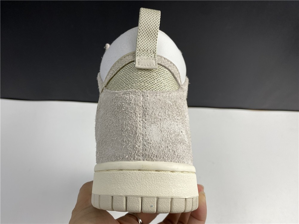 NIKE SB Dunk High CW3092-100