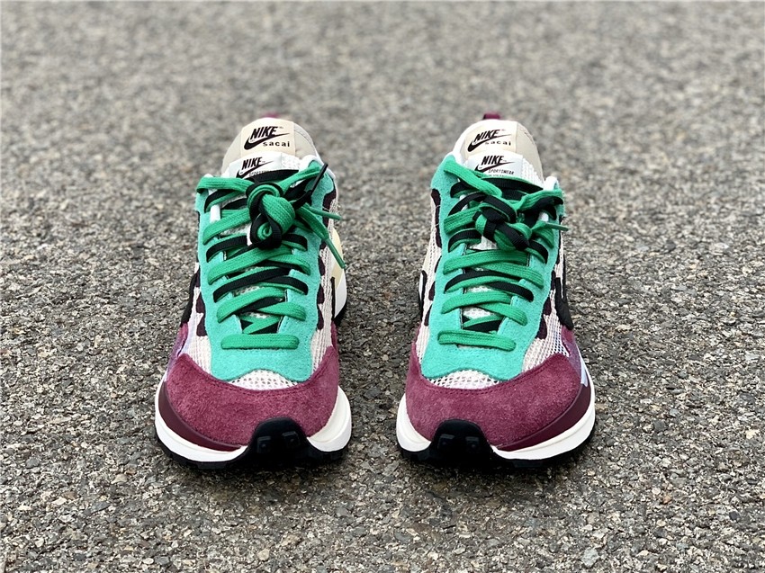 Nike Vaporwaffle sacai Villain Red Neptune Green DD3035-200