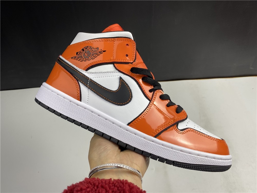 Air Jordan 1 Mid “Turf Orange” DD6834-802