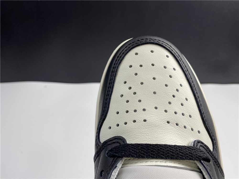 Air Jordan 1 High OG “Dark Mocha" 555088-105