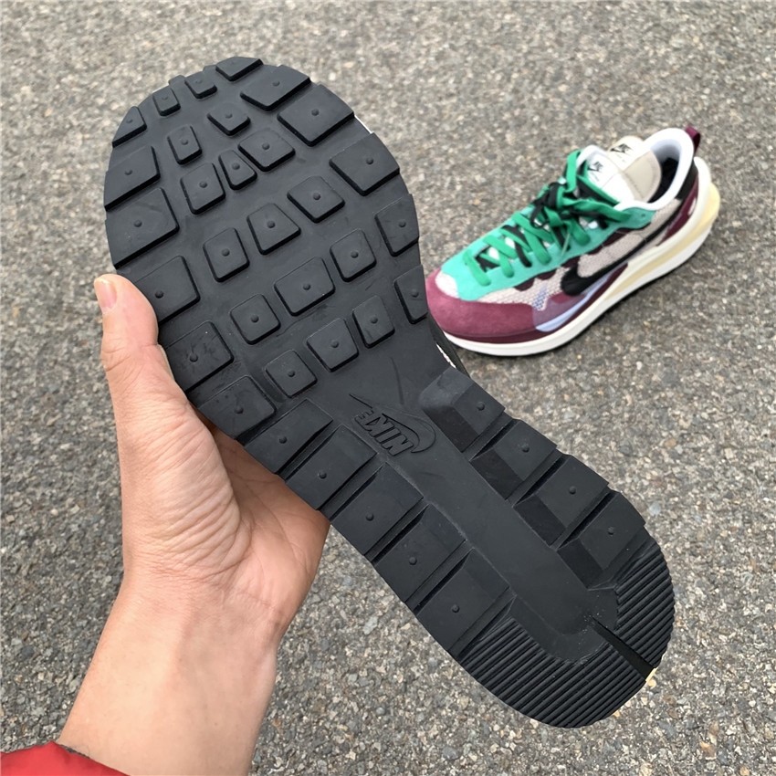 Nike Vaporwaffle sacai Villain Red Neptune Green DD3035-200