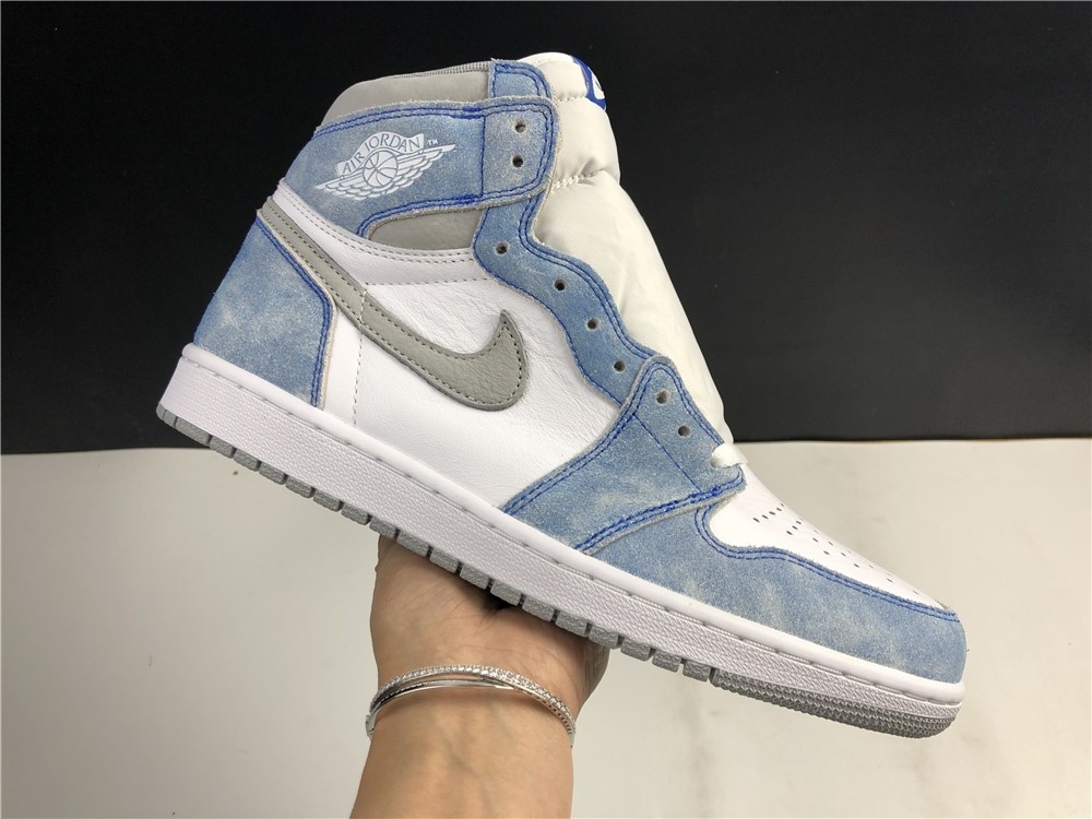Air Jordan 1 ”Hype Royal“ 555088-402