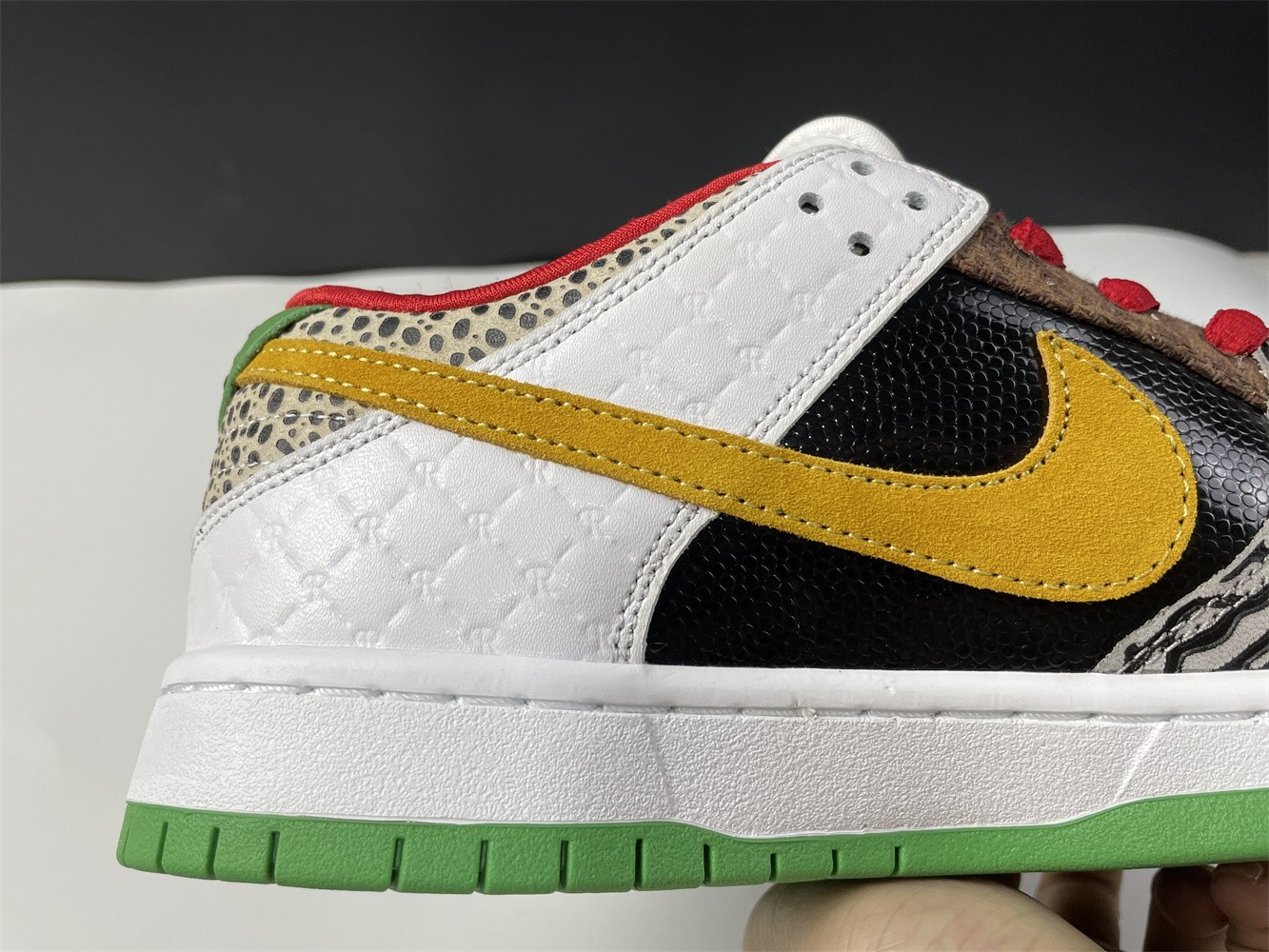 Nike SB Dunk Low”Snkrs" Dunk CZ2239-600