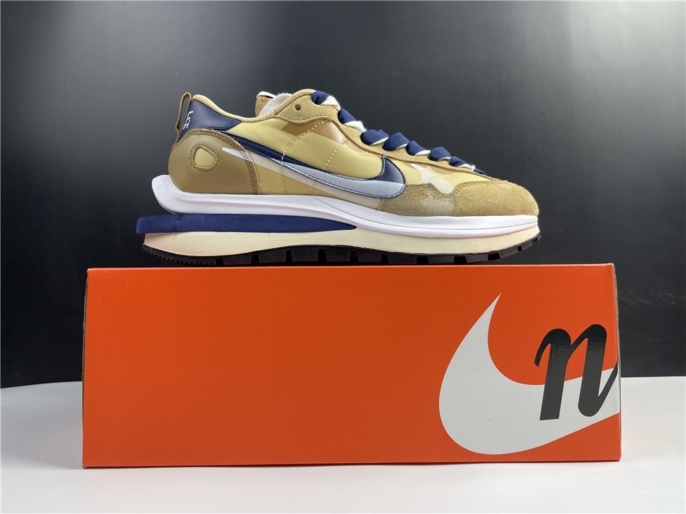 sacai x Nike VaporWaffle 3.0 Z DD1875-200