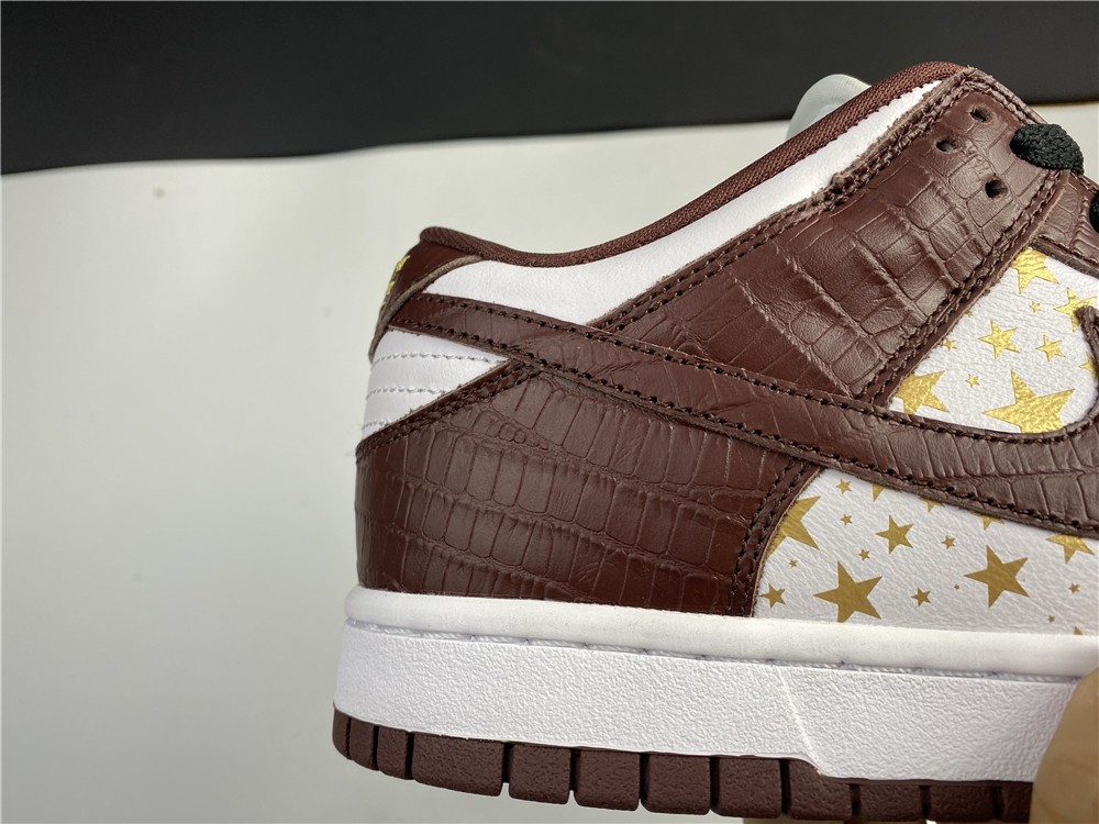 S*p*e x Nike SB Dunk Low DH3228-100