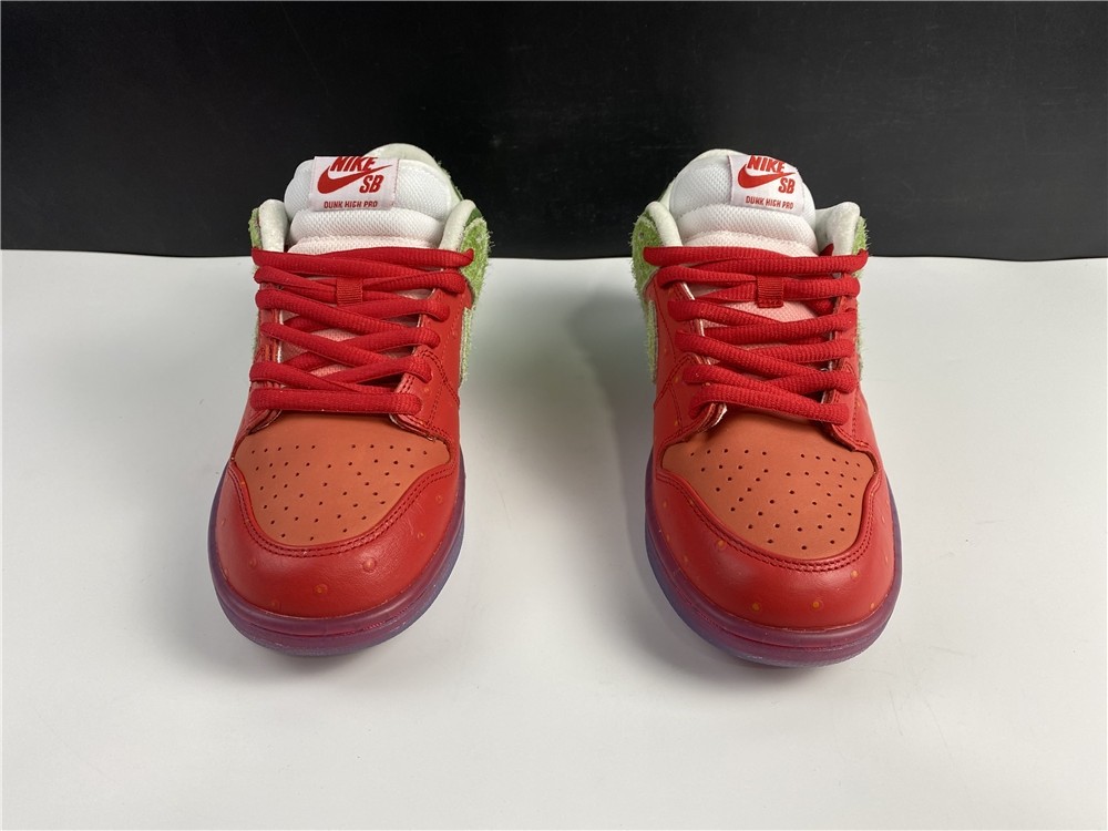 Dunk SB Nike SB Dunk Low “Strawberry Cough" CW7093-601