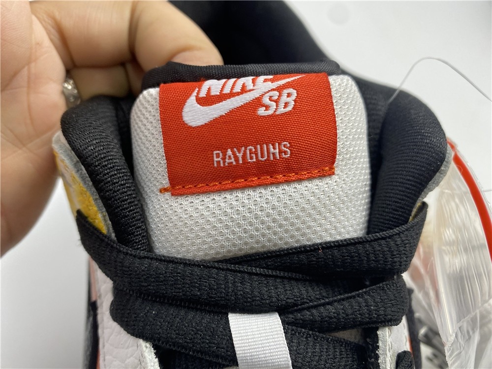 Nike SB Dunk Low“Raygun” BQ6832-101